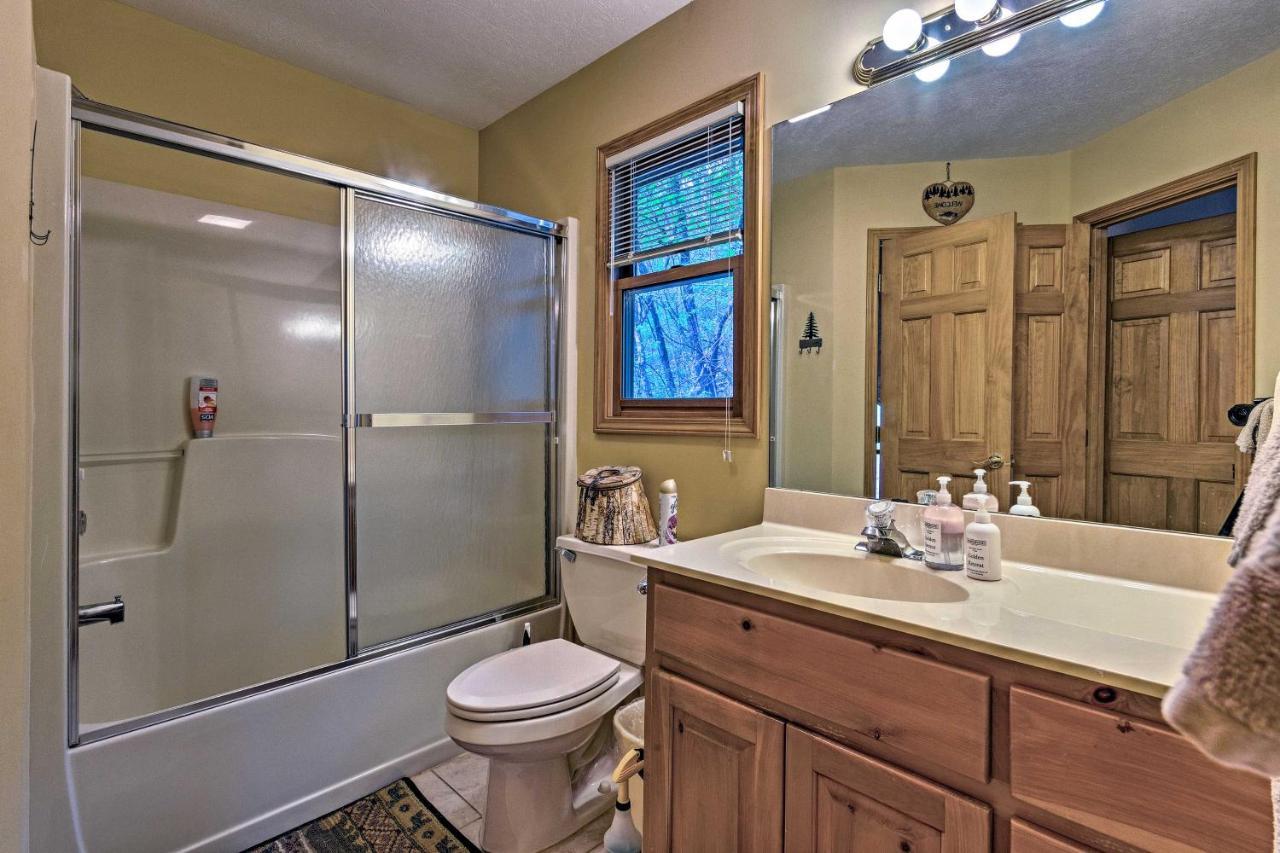 Spacious Maggie Valley Cabin With Hot Tub And Mtn View Экстерьер фото